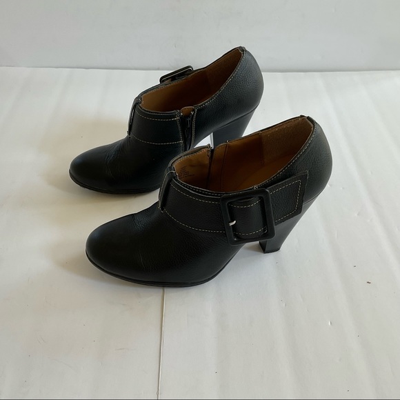Softshoe black ankle leather boots. Size 8.5. In excellent condition. - Picture 2 of 10